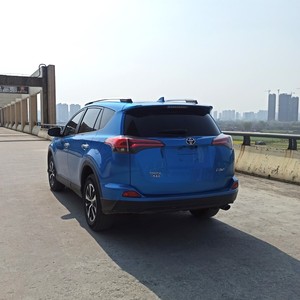 Toyota RAV4 d'occasion 2017, conduite à gauche, SUV, essence/éthanol, automatique - Product Image 3