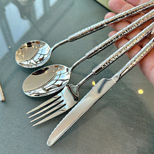 DF BC Fashion Nouveau Service de Couverts en Acier Inoxydable à Manche Martelé Spécial avec Couteau à Steak, Fourchettes de Table et Fourchettes à Dessert - Personnalisable - Product Image 5