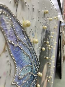 Arte de Pared Colgante Hecho a Mano con Diseño de Hada Mariposa de Lujo, Decoración 3D con Alas de Perlas y Diamantes de Imitación - Product Image 5