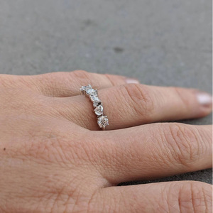 Anello da Donna Q293 in Oro Bianco con Diamante Taglio Principessa Colore D Naturale Classico Anello di Fidanzamento - Product Image 6