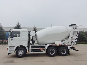 アルジェリアにおける9CBM、10CBM、12CBM、LHD、F2000、6X4、ユーロ2エンジン搭載、380馬力ギアボックスポンプ＆モーター付きコンクリートミキサー車 - Product Image 6