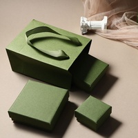 Shaher Luxus Schmuckbox-Set in Waldgrün, passende Papiertüte, individuelles Logo, Deckel und Boden, stabile Kartonbox, Boutique-Verpackung