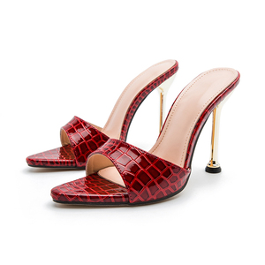 รองเท้าส้นสูงแบบส้นเข็มลายฉลามปลายแหลม สไตล์ใหม่ประจำฤดูร้อนปี 2025 สำหรับผู้หญิง - Product Image 6