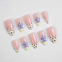 Faux ongles 3D à presser, motif fleur bleue, forme amande moyenne, French manucure nude à pois, avec strass, pour femme, idéal pour l'été