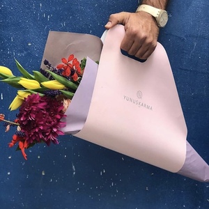 Florista tienda dedicada atractiva flor venta decoración de papel Kraft personalizada impresa flor bolsa con mango - Product Image 6