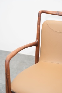 Chaise de salle à manger élégante en bois massif de style nordique, assise en cuir pleine fleur, mobilier de luxe contemporain pour la maison, le restaurant, l'hôtel PISANO - Product Image 5