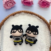 Porte-clés en crochet fait main, personnage héroïque, poupée amigurumi, série style film, ornement, cadeau créatif, breloque en peluche tricotée