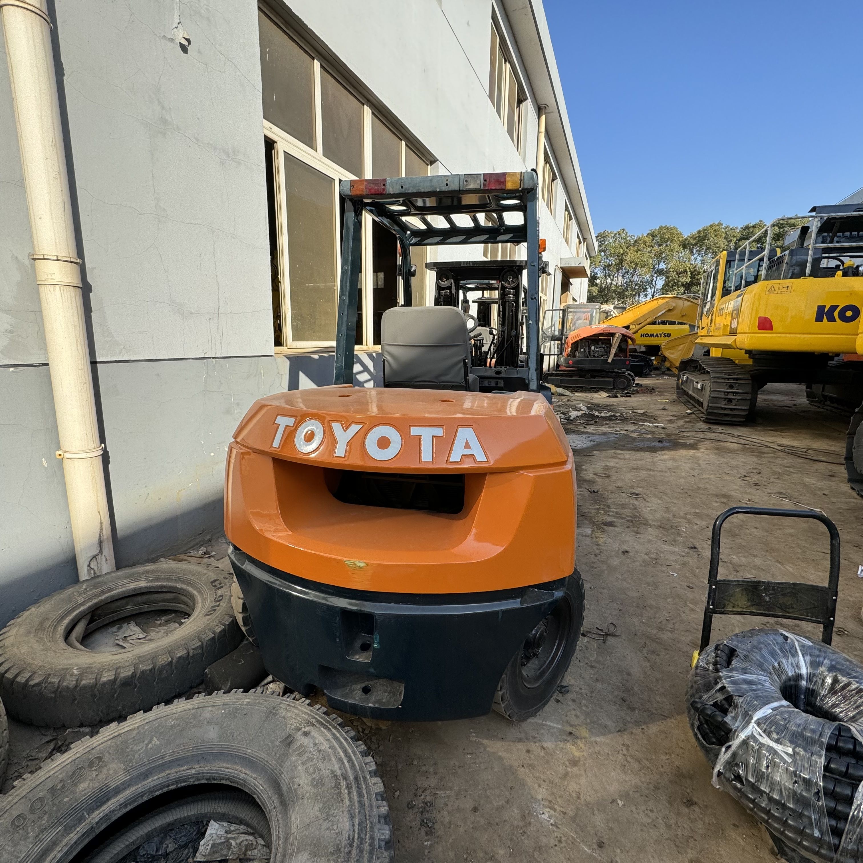 สีเหลือง