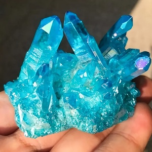 Vente en gros, très demandé, haute qualité, écologique, amas de cristaux bleus arc-en-ciel teints, forme irrégulière, pour la méditation et la décoration intérieure - Product Image 2