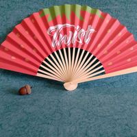 Fabricants d'éventails de 21 cm, éventails pliants personnalisés avec impression d'images, photos, logo, texte, code QR pour créer un éventail publicitaire pliable personnalisé
