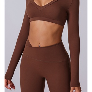 Haut de yoga personnalisé grande taille sexy dos nu col en V pour femme, respirant, séchage rapide, léger, couleur unie, manches courtes, coupe courte fitness - Product Image 4