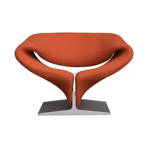 Minimalist Art Fiberglass Ribbon Chair Modern Alien Love Leisure Chair Exhibition Hall Model Room Reception Chair