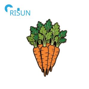 Spilla in Metallo a Forma di Carota Cartoon Bodybuilding, Spilla Personalizzata a Forma di Carota e Ravanello, Distintivo Smaltato a Forma di Coniglio e Carota - Product Image 3
