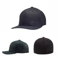 Le chapeau ajusté permet un confort ultime avec une bande extensible, des motifs d'impression complets dans l'ordre et un logo brodé pour un ajustement parfait
