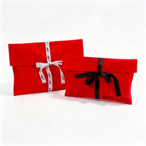 Pochette Cadeau Haut de Gamme en Velours Crème Doux Personnalisée avec Logo Estampé à Chaud, Écologique et Durable, avec Ruban pour Vêtements - Product Image 2
