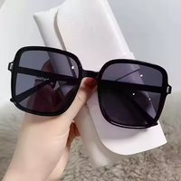 Lunettes de soleil de plage tendance 2025 de haute qualité avec protection UV, vente en gros à bas prix, lunettes de voyage personnalisées pour femmes