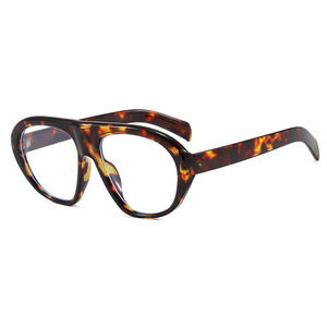 Gafas de Sol Clásicas Extra Grandes UV400 Unisex, Montura de PC Vintage de los 70, Logotipo Personalizado, Estilo Piloto, Degradado Transparente Blanco - Product Image 3