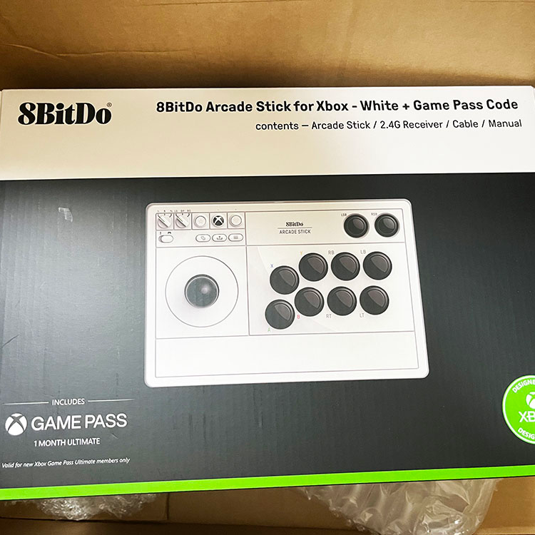 8Bitdo Arcade Stick for Xbox Series X|S, Xbox One and Windows 10, Arcade  Fight Stick with Audio Jack XBOX Game Controller