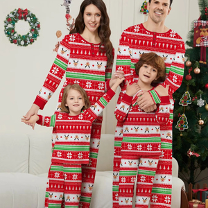 Dropshipping personalizado Navidad familia pijamas bajo MOQ todos los botones de impresión cuello abierto completamente impreso 2 piezas conjuntos de punto frontal - Product Image 1