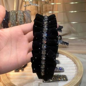 L'elegante forcina pieghettata è Versatile per uscire. È una fascia retrò e un cerchietto di pizzo tempestato di diamanti per impieghi gravosi - Product Image 4