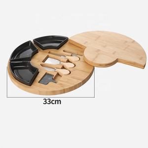 Tabla de queso redonda de bambú con platos de cerámica y juego de cuchillos, bandeja portátil para servir bocadillos, frutas y pizza en fiestas. - Product Image 4
