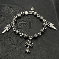 Bracelet unisexe tendance style Crocs, motif lettres vintage, dés, scouts, croix florale, design floral intégral, strass dorés