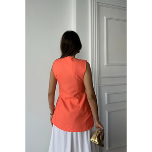 Chaleco de Lino Jacquard en Naranja con Botones Dorados, Cintura Ajustada y Decoración con Logotipo Vintage, Estilo Traje con Exterior de Algodón Tejido - Product Image 1