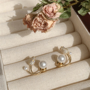 Nouvelles Boucles d'Oreilles Fleur de Perle Tulipe Coréenne Luxe Léger Tendance 2025 pour Femmes - Product Image 3