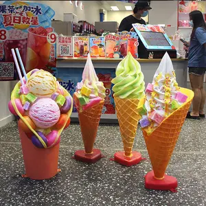Estatua de helado de fibra de vidrio gigante colorida, decoración de tienda de dulces de resina, accesorios de helado