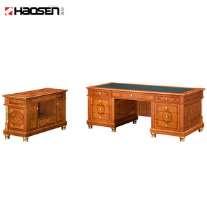 Escritorio Ejecutivo de Cuero Clásico para Oficina Presidencial, Detalles en Hoja de Oro, Tallado Artesanal, Columna Romana, Escritorio de Lujo para Oficina - Product Image 5