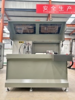 Scie à découper les coins en aluminium entièrement automatique à alimentation automatique pour la fabrication de fenêtres et de portes en aluminium à rupture de pont thermique