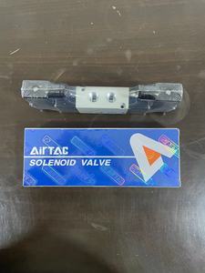 4v320-10 AC 220V airtec 4v320 khí nén van điện từ đôi cuộn dây cổng 5/2 cách Van điều khiển với cắm loại màu đỏ dẫn ánh sáng - Product Image 5