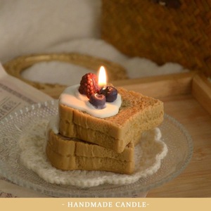 Vela Aromática Artesanal con Aroma a Pastel Tostado, Vela Decorativa con Aroma a Frambuesa, Regalo para Mujeres, Decoración Adorable para el Hogar con Estilo de Panadería - Product Image 3