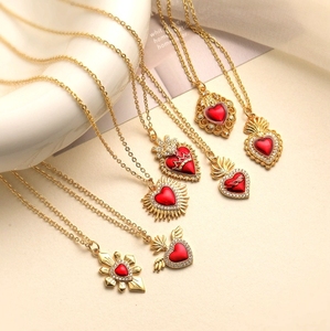 Collana Trendy con Ciondolo a Cuore d'Angelo, Placcata in Oro 18K, con Pietre CZ e Perline in Rame per Donne e Madri - Product Image 1
