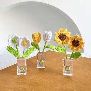 Aromatizante de coche con diseño de girasol y tulipán, hecho a mano, tejido creativamente, decoración exquisita para dormitorio, regalo ideal para coche. - Product Image 3
