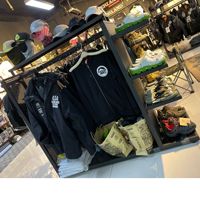 Présentoir de sol Zhongdao pour magasin de vêtements, pour gants de moto, casques et vêtements pour hommes