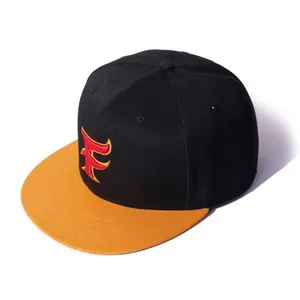 Vente en gros Logo 3D brodé unisexe Hip Hop Hat 6-Panel Flat Bill Sport Snapback Cap avec deux tons pour les voyages en plein air