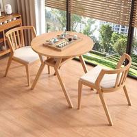 Ensemble de table et de chaises à manger en bois moderne et peu encombrant avec un design compact pour la cuisine ou la salle à manger