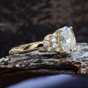 Anello da Donna in Rame Placcato Oro con Zirconia Cubica, Gioiello alla Moda - Product Image 1