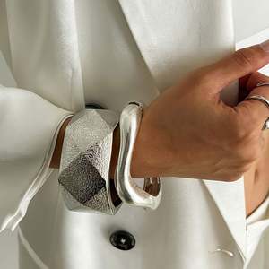 Brazalete Punk Irregular de Geometría Simple, Tejido Mate, Exagerado, Joyería para Manos, Brazalete Liso para Mujer, Chapado en Oro, Unisex, para Fiestas - Product Image 5