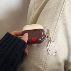 BP013 Funda Simple para Auriculares Apple <span class=keywords><strong>AirPods</strong></span> de 4ª/<span class=keywords><strong>3</strong></span>ª Generación con Diseño de Corazón y Puntos Negros sobre Fondo Marrón - Product Image 1