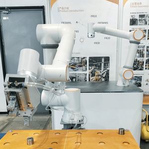 Bras robotisé industriel 6 axes de qualité supérieure HWINT pour projets d'intégration et manutention multi-processus - Product Image 1