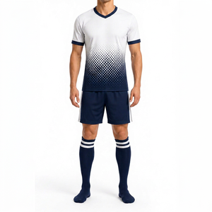 Ensemble de maillots de football personnalisables pour hommes, col en V uni, manches courtes, respirant, écologique, coupe athlétique, uniforme en polyester pour adultes - Product Image 1