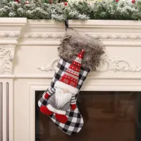 Boutique 19" Chaussette de Noël en peluche à carreaux Buffalo, Poupée sans visage personnalisée, Chaussettes suspendues pour cheminée pour décoration intérieure