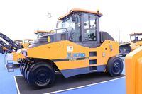 Compacteur à pneus de marque supérieure XCM G 30 tonnes XP303 avec une force de compression de 670 kN et une efficacité élevée