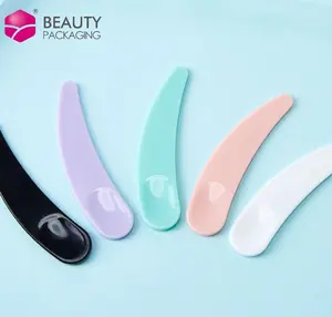 Vente en gros de petits masques en plastique PP, spatules cosmétiques, outils de maquillage, crème pour le visage, masque cuillère