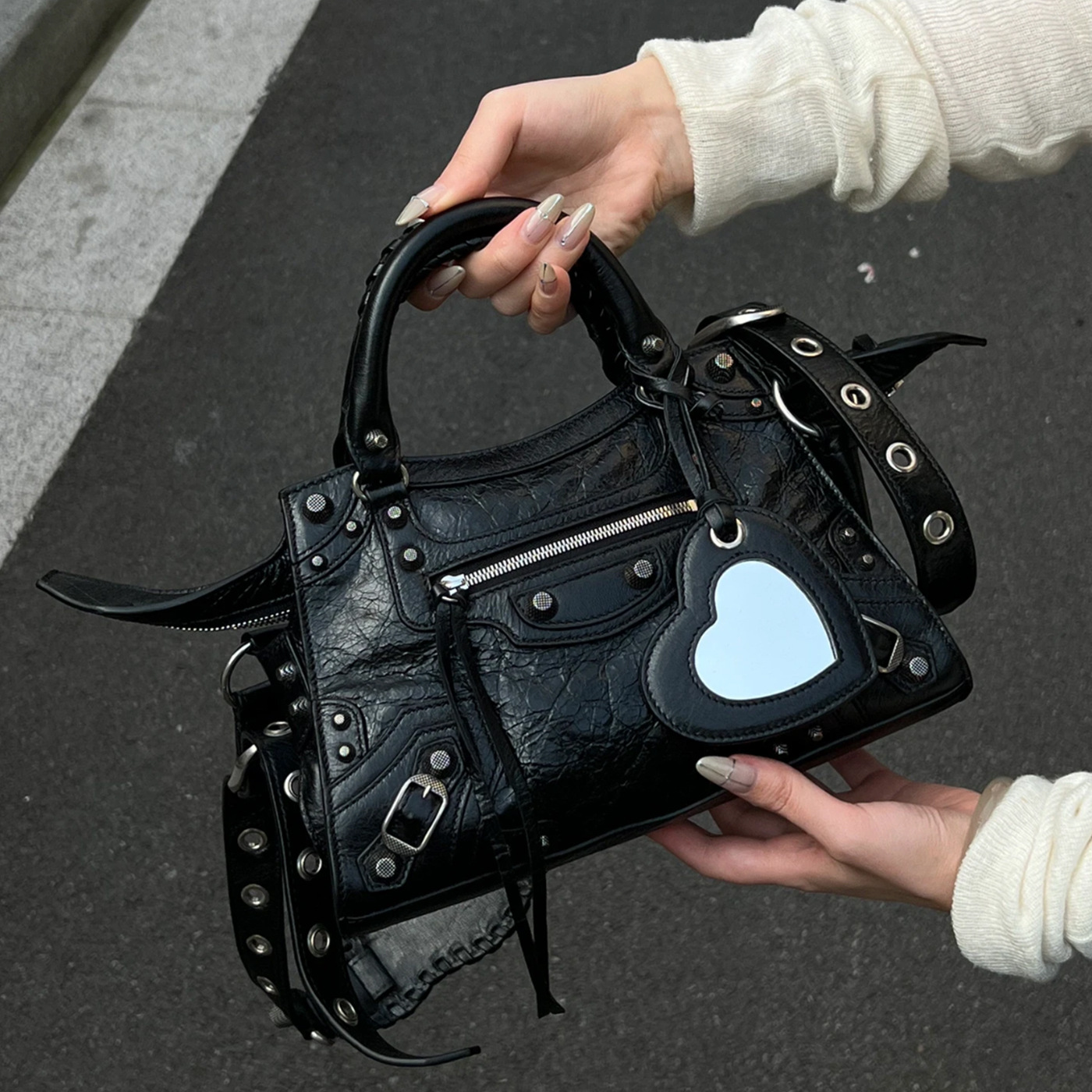 Black small-oilwax cowhide