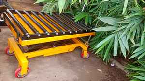 Roller <b>top</b> scissor lift table hydraulic lifting platform for warehouse <b>loading</b> unloading and assembly work - Product Image 4