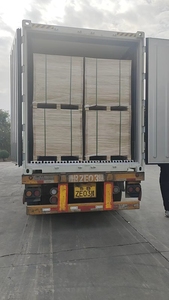 Бумага FBB (непринадлежащая к категории мелованной) из Нинбо, 300/350 г/м², цвет слоновой кости, 100% первичная целлюлоза, водонепроницаемая, с возможностью нанесения логотипа, формат «сэндвич», для упаковки подарков - Product Image 4