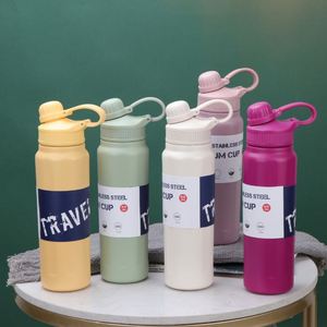Bouteille d'eau isotherme moderne en acier inoxydable de grande capacité (840 ml) avec paille et poignée, idéale pour la rentrée scolaire - Product Image 1
